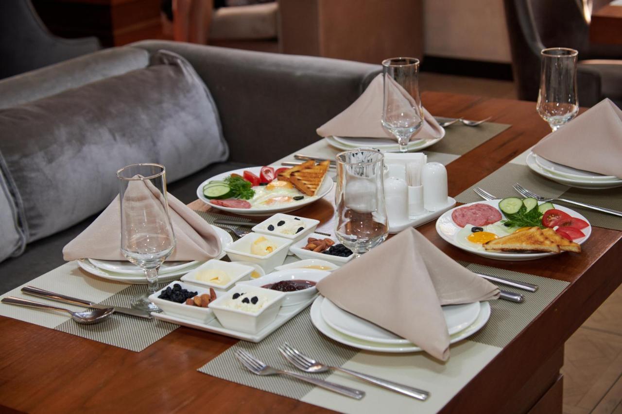 Megapolis Hotel Шимкент Екстер'єр фото