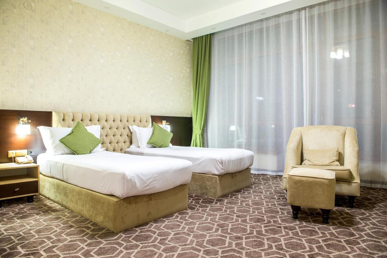 Megapolis Hotel Шимкент Екстер'єр фото