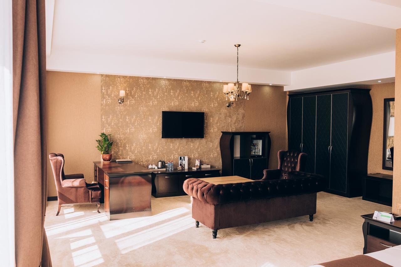 Megapolis Hotel Шимкент Екстер'єр фото