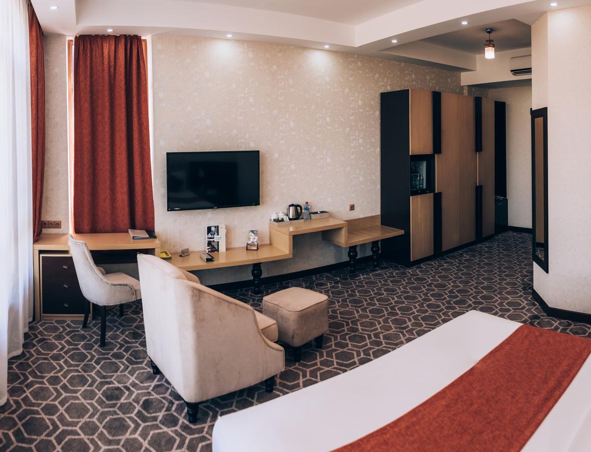Megapolis Hotel Шимкент Екстер'єр фото