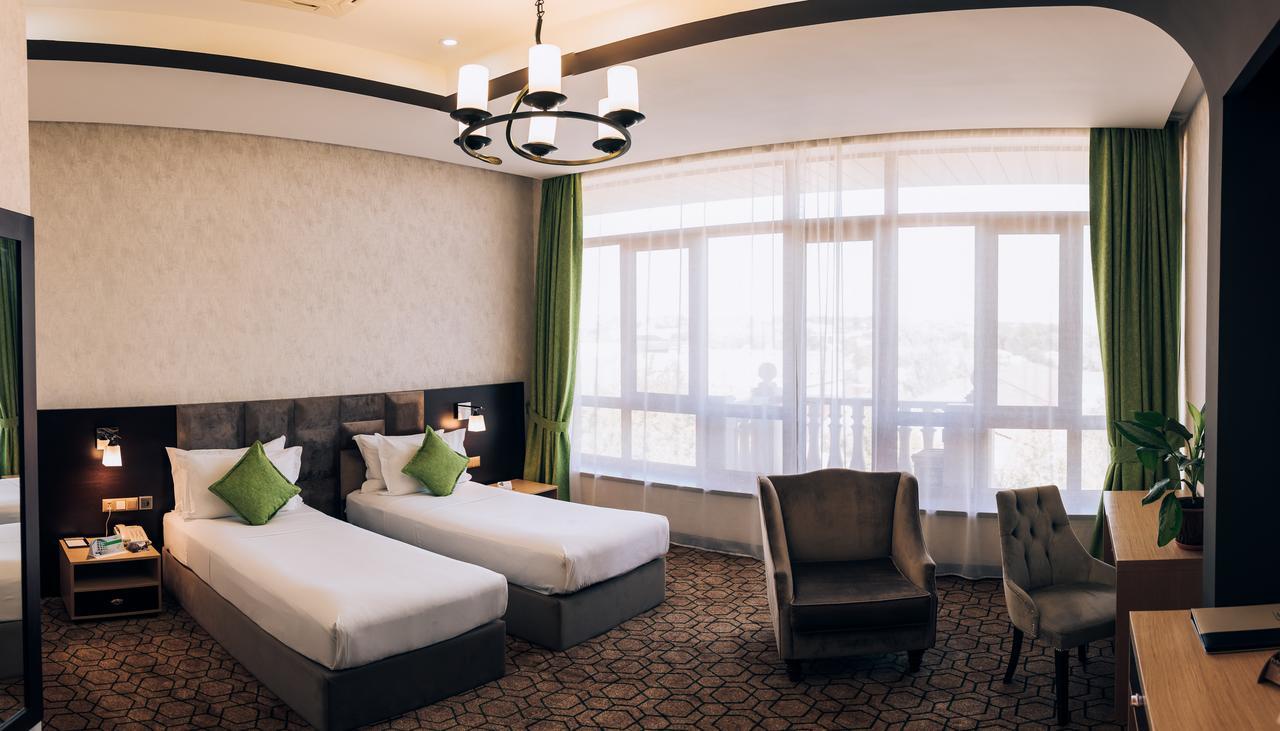 Megapolis Hotel Шимкент Екстер'єр фото
