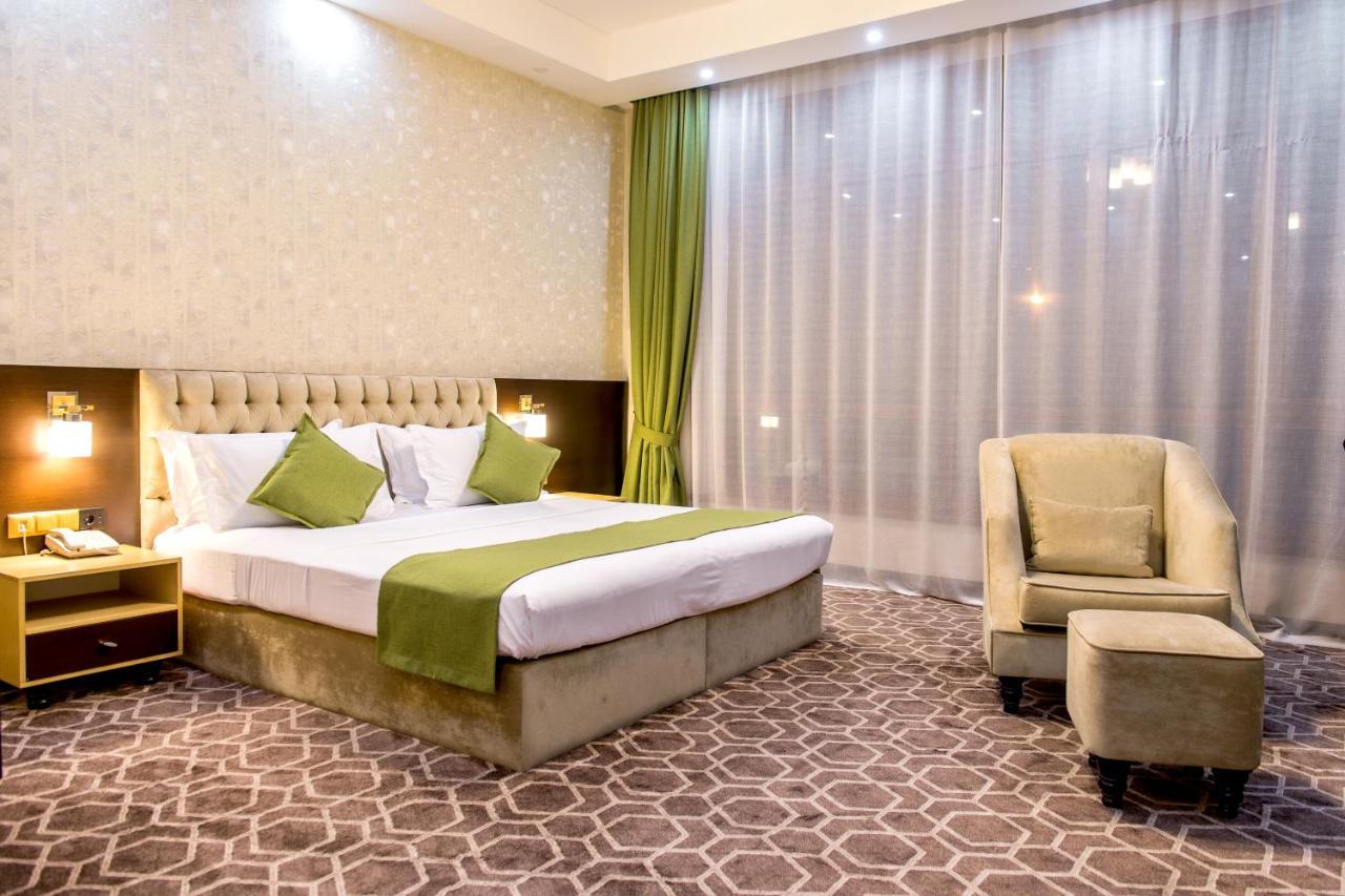 Megapolis Hotel Шимкент Екстер'єр фото