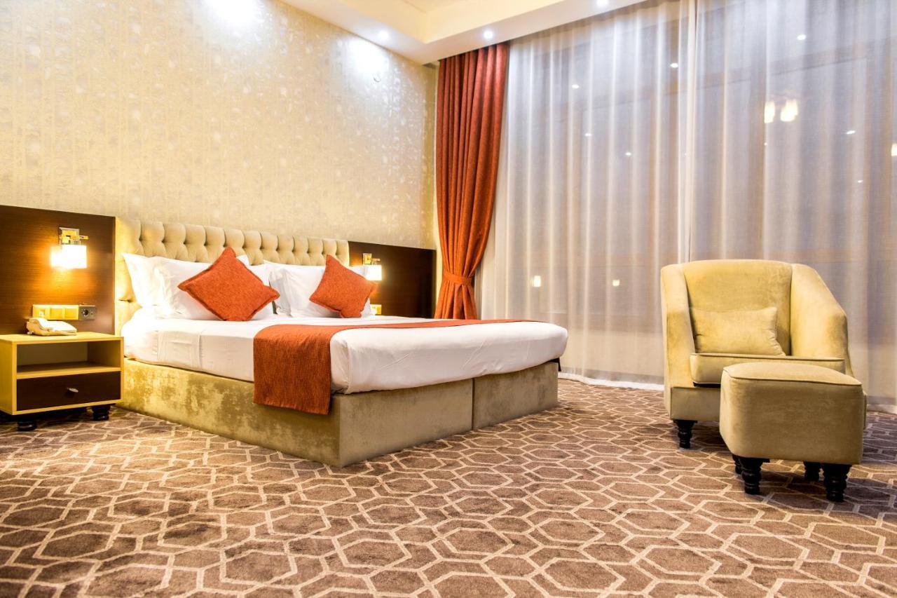 Megapolis Hotel Шимкент Екстер'єр фото